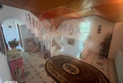 Casă cu Teren 2362 Mp în Tulnici - 15