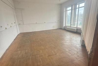 Spațiu comercial, de 25 mp, în Central - 3