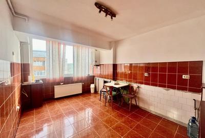 Apartament 3 Camere - Decomandat - zona Vasile Aaron
