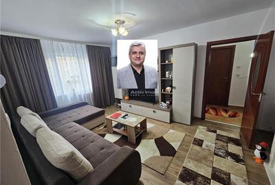 Apartament cu 3 camere semidecomandat, mobilat în Micro III - 1