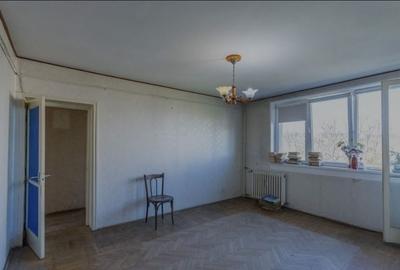 Apartament cu 3 camere semidecomandat în Baba Novac