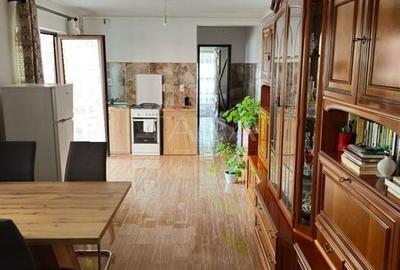 Apartament cu 3 camere semidecomandat, mobilat în Florești