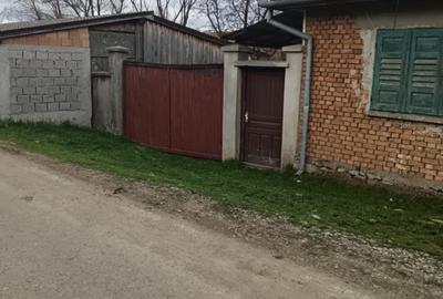 Casă cu 4 camere cu Teren 742 Mp în Apața - 1
