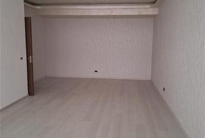 Apartament cu 2 camere decomandat în Tractorul - 13