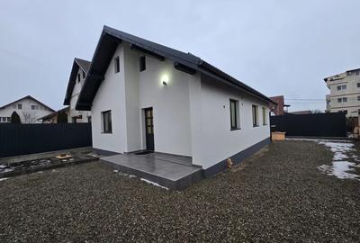 Casă individuală cu 3 camere cu Canalizare în Codlea - 1
