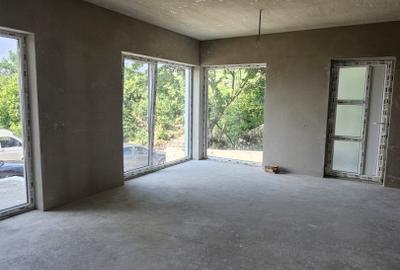 Duplex cu 5 camere cu Canalizare în Central - 2