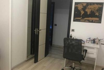 Apartament cu 4 camere decomandat, mobilat în Tractorul - 4