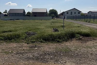 Teren de 305 mp, în Chercea - 6