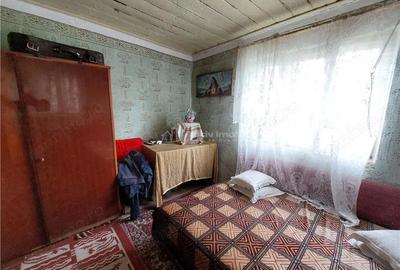 Casă cu Teren 1415 Mp în Zărnești - 2