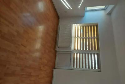 Spațiu comercial, de 70 mp, în Central - 6