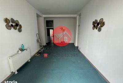 Casă cu 10 camere cu Teren 300 Mp în Central - 2