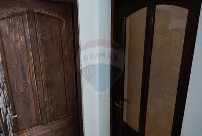 Casă cu 5 camere cu Teren 496 Mp în Periferie - 24