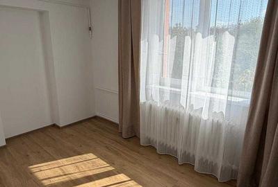 Apartament cu 2 camere decomandat în Plopilor - 3