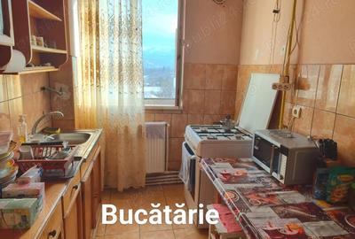 Apartament cu 3 camere semidecomandat în Central - 1