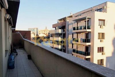 Apartament cu 5 camere decomandat în Herăstrău