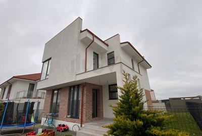 Casă individuală cu 5 camere cu Canalizare în Mogoșoaia
