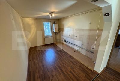 Apartament 4 camere, etaj 2, zona Sensul Vechi
