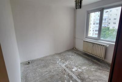 Apartament cu 3 camere decomandat, mobilat în Trafic Greu - 10
