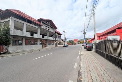 Investitie ideala - Cladire cu Spatiul Comercial la Parter, Teren  845 mp - 2