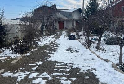 Casă cu 4 camere în Vânători