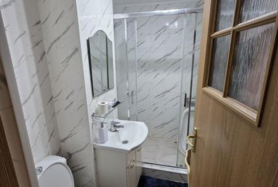 Apartament cu 2 camere decomandat în Micro 5