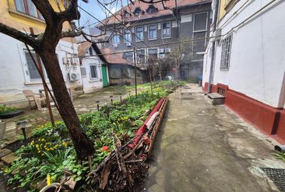 Apartament cu 5 camere decomandat în Calea Călărașilor - 12