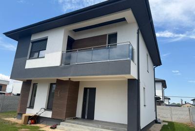 Vila/Casa 4/5 camere-300 m de blv./Com.Berceni - 1