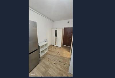 Garsonieră decomandată în Titan