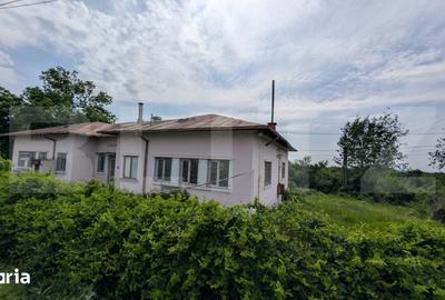 Casă cu 5 camere cu Teren 1216 Mp în Central - 1