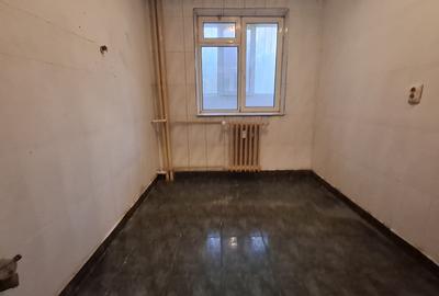 Ciresica - ap 3 cam , parter (gaze la usa ) - 7