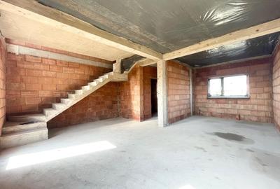 Duplex cu 3 camere cu Canalizare în Moșnița Nouă - 1