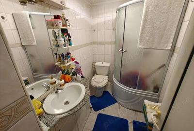 Casă cu 3 camere decomandat în Micro 14 - 2