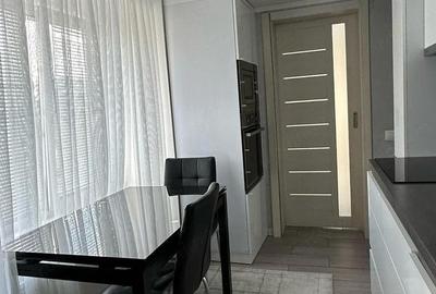 Garsonieră decomandată în Titan