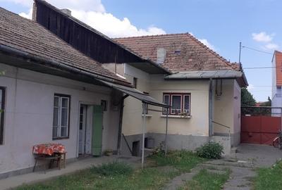 Casă individuală cu 4 camere în Central