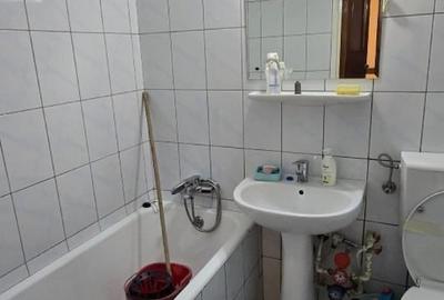 Proprietar vand apartament 3 camere decomandat etaj 1 Rahova str. Garoafei - 5