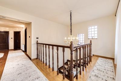 Casă individuală cu 6 camere cu Teren 1013 Mp în Central - 12