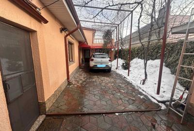 Casă cu 4 camere în Central - 1