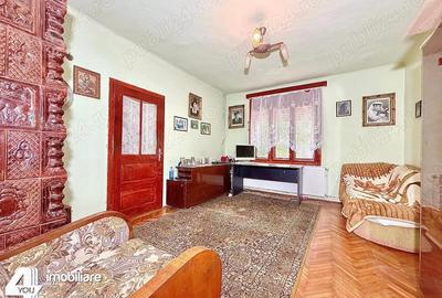 Casa 4 camere in Ineu str.Octavian Goga, teren 1079 mp pe col? - 1