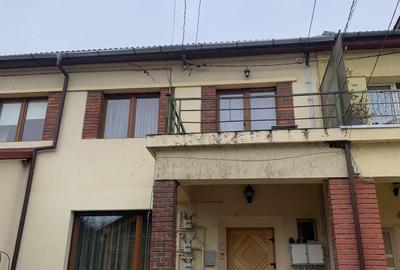 Apartament cu 4 camere decomandat, mobilat în Sub Arini