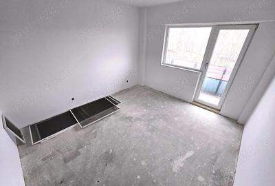 Apartament cu 4 camere semidecomandat în Micro 16 - 6