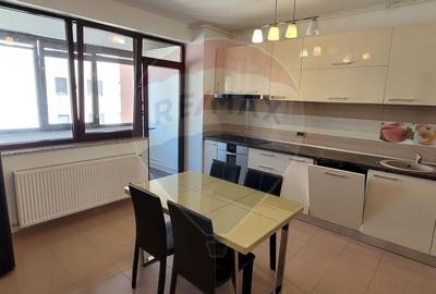 Apartament cu 3 camere semidecomandat, mobilat în Tractorul - 3