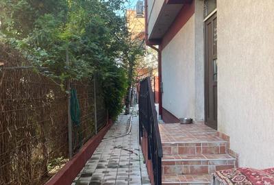 Locuință elegantă cu curte amenajată – parter + etaj, în spatele Pieței Delfinul - 3