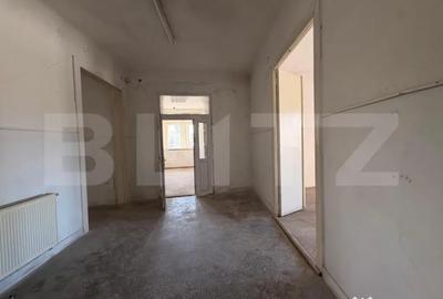 Spațiu comercial, de 1,200 mp, în Central - 9