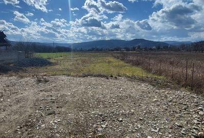 Teren de 1200 mp, în Central - 3