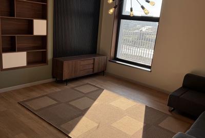 Casă cu 7 camere semidecomandat cu Teren 450 Mp în Central