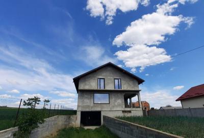 Casă cu 5 camere cu Garaj în Muntenii de Sus - 4