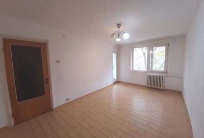 Apărătorii Patriei metrou bloc 1983, 2 camere etaj 2 din p+8 - 1