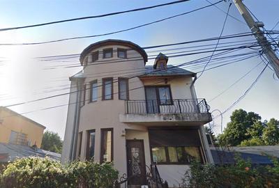 Casă cu 6 camere cu Canalizare în Băneasa