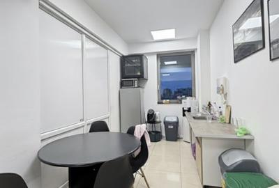 Spațiu comercial, de 200 mp, în Central - 8