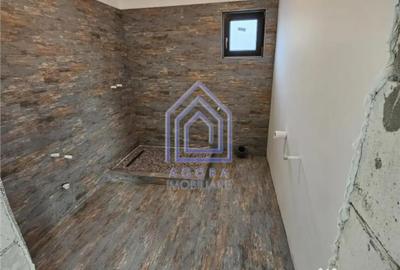 Casă cu 7 camere cu Teren 300 Mp în Central - 14